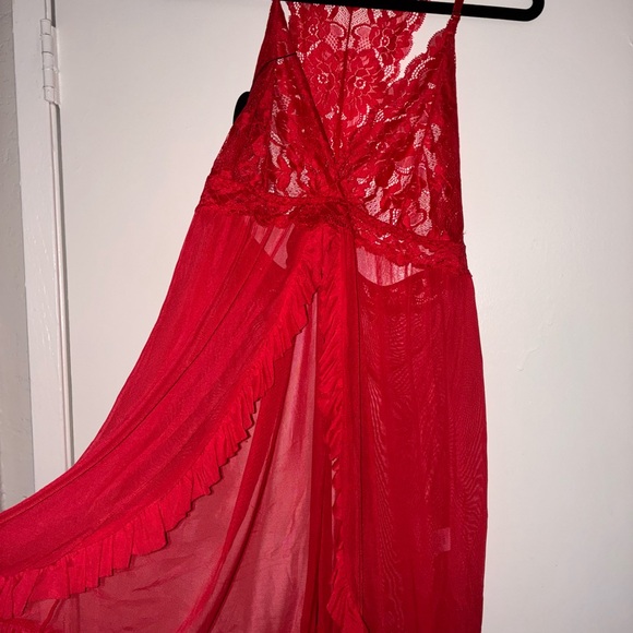 Elegant Red Lace Chemise - Picture 5 of 7